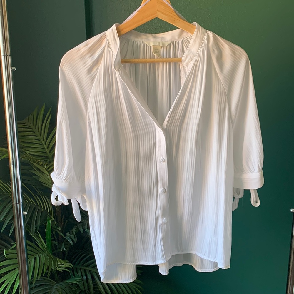 White short sleeve blouse